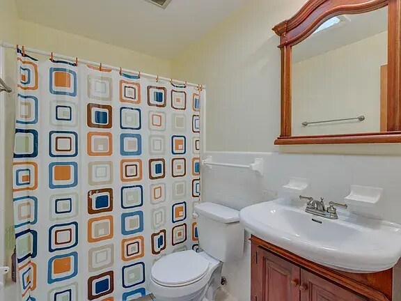 Building Photo - 1059 La Paloma Dr
