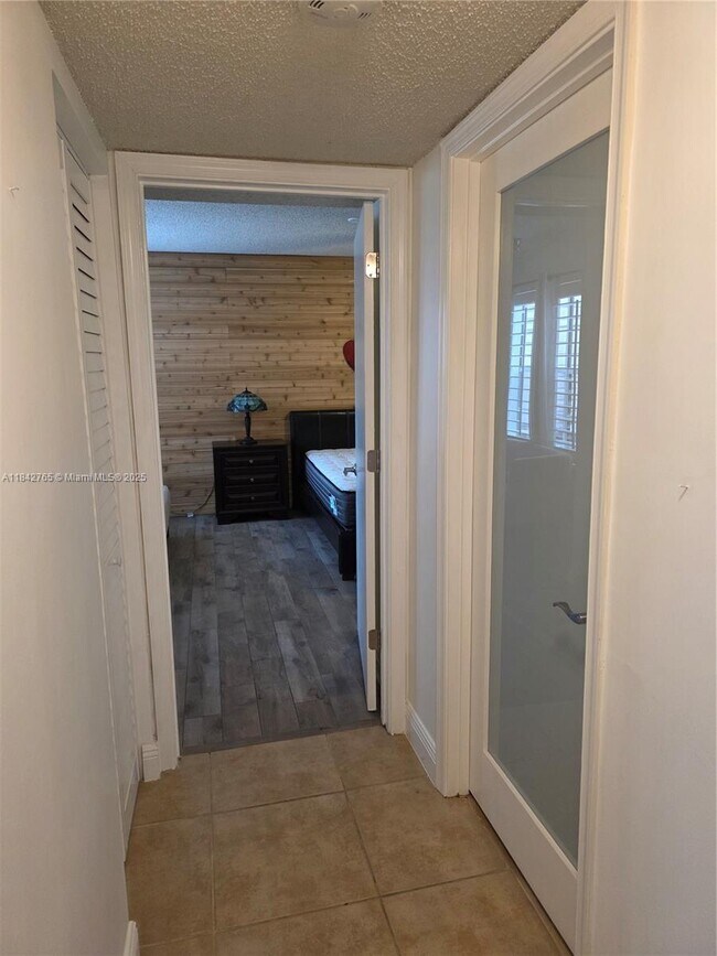 Building Photo - 1365 Crystal Way