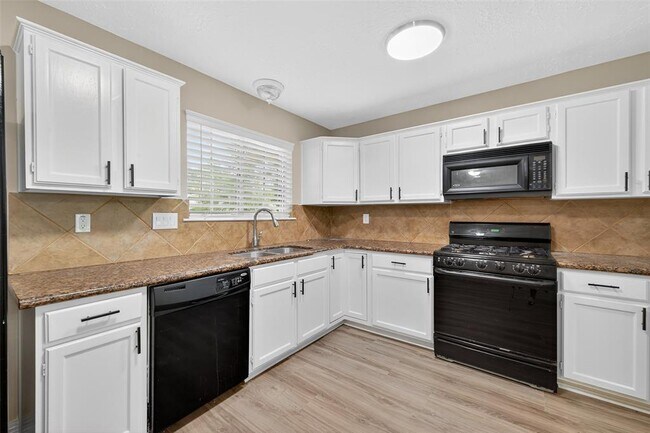 Building Photo - 6906 Pembrough Ln