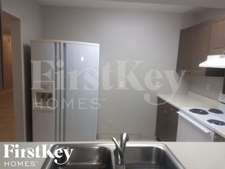 Building Photo - 3109 22nd Ave W