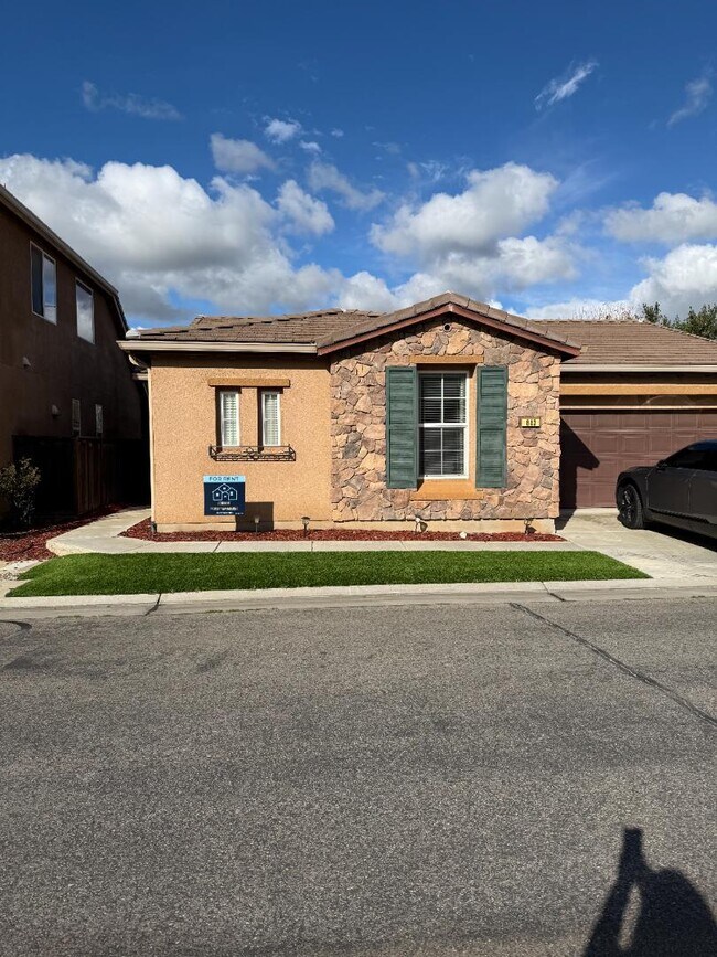 Primary Photo - 843 Beauregard Ln