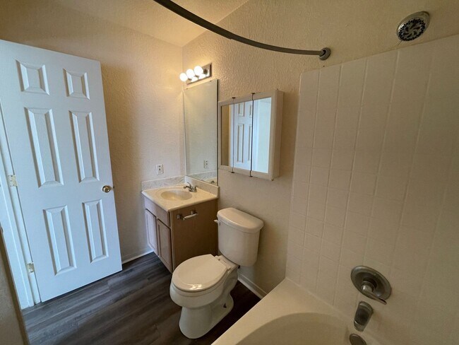 Building Photo - 1606 Dugger Cir