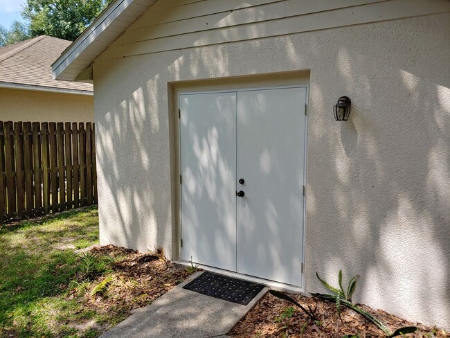 Building Photo - Open Home with private back yard