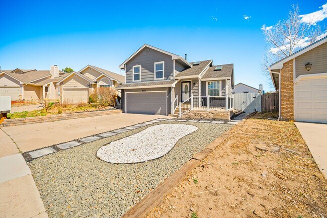 Building Photo - Stunning tri-level remodeled home in Briargate!