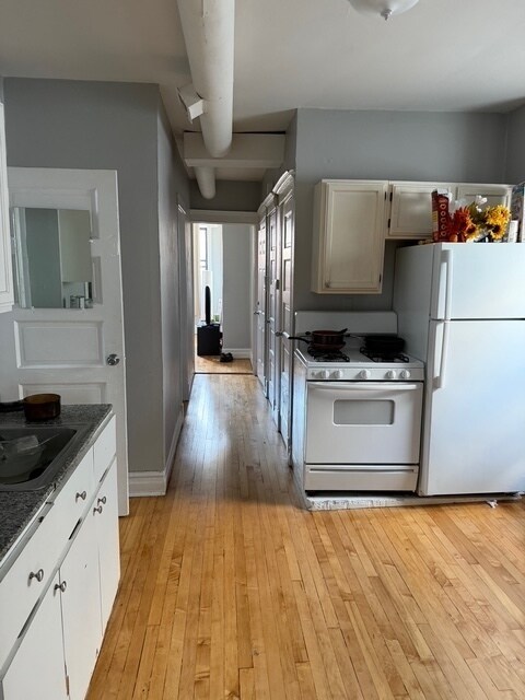 Building Photo - 1933 N Damen Ave