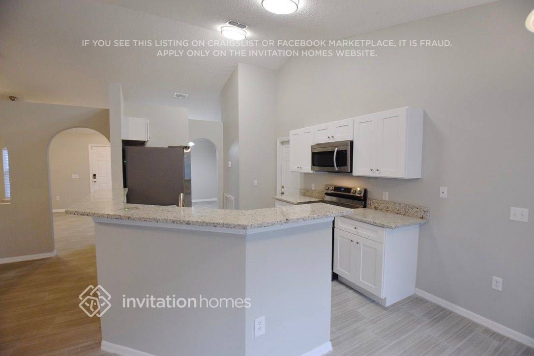Building Photo - 5740 Oakwood Knoll Dr