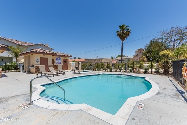 Building Photo - 327 Newbury Vista Ln