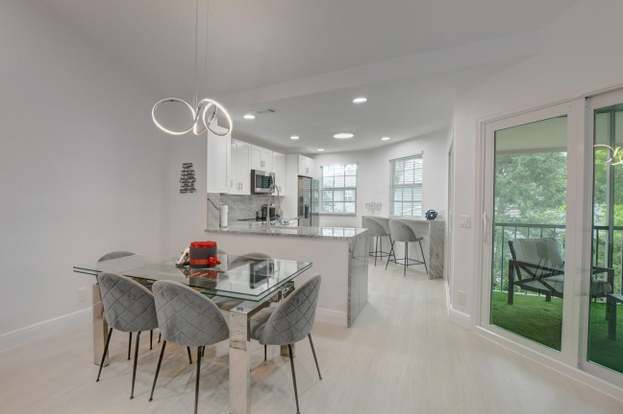 Building Photo - 6553 Via Regina