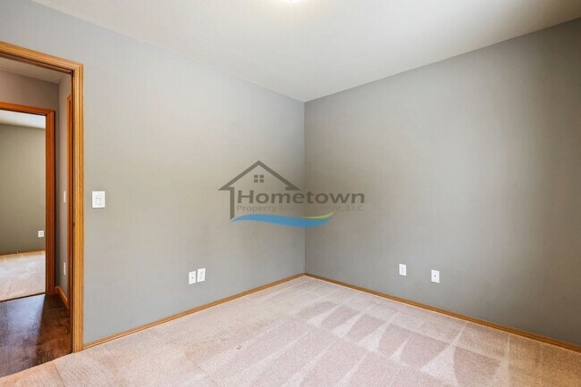 Building Photo - Sweet 2 Bed 1 Bath House with a Fenced Yard in Post Falls!