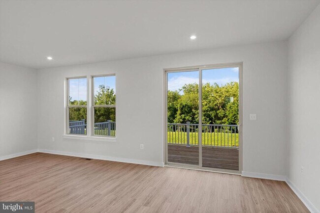 Building Photo - 1043 Venifena Terrace SE
