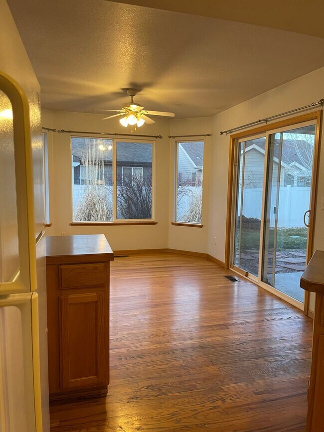 Building Photo - Spacious 4-Bedroom / 3-Bath Single Family Home in Windsor!