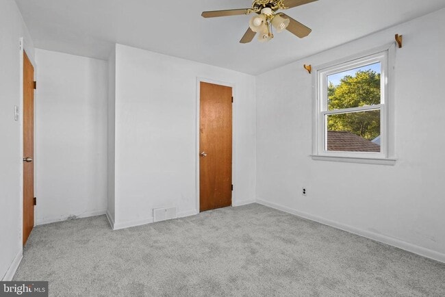 Building Photo - 18 Cobblestone Ln