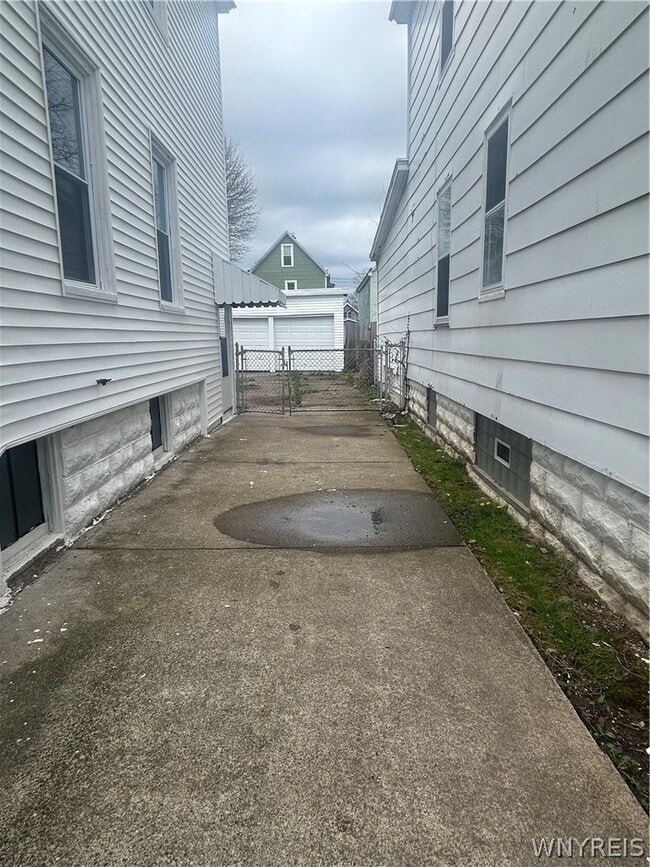 Building Photo - 411 Cambridge Ave