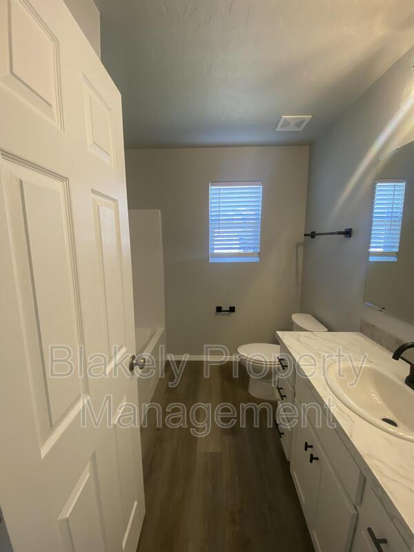 Building Photo - 1415 Carrol Town Wy