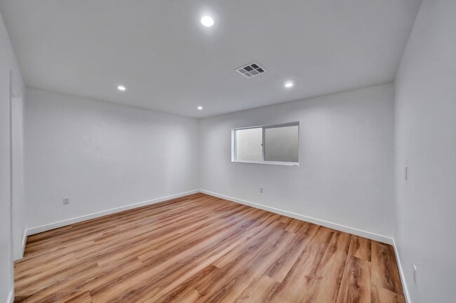 Building Photo - 11845 Hamlin St