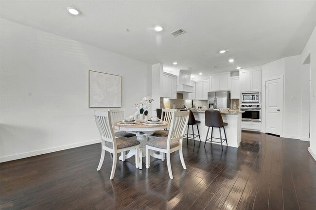 Building Photo - 432 Texas Dr