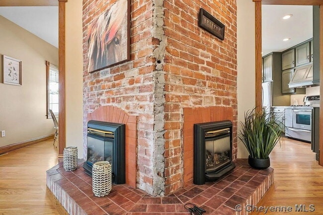 Building Photo - Charming Three Bedroom Home!