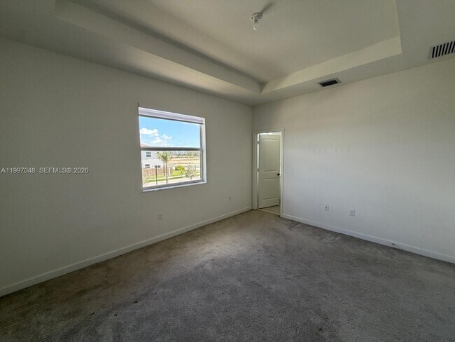 Building Photo - 2659 SE 28th Dr