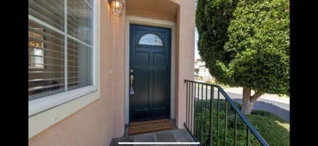 Building Photo - 1048 Bougainvillea Terrace