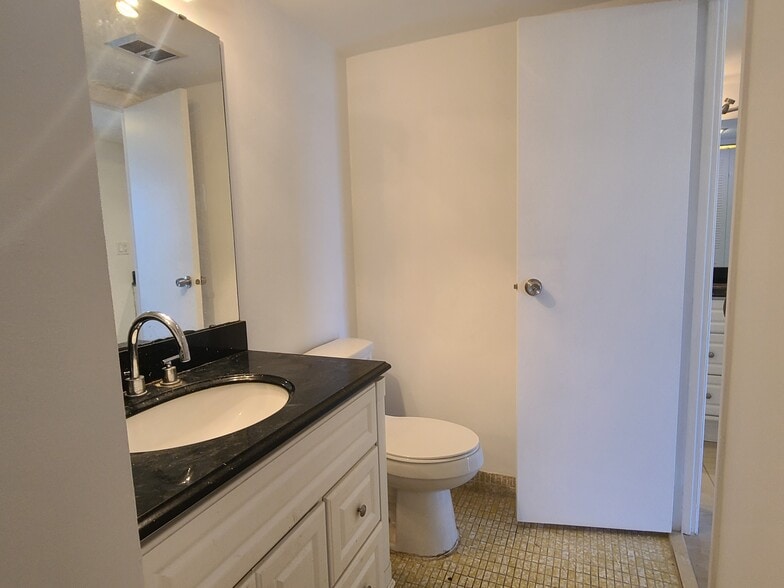 Building Photo - 20335 W Country Club Dr