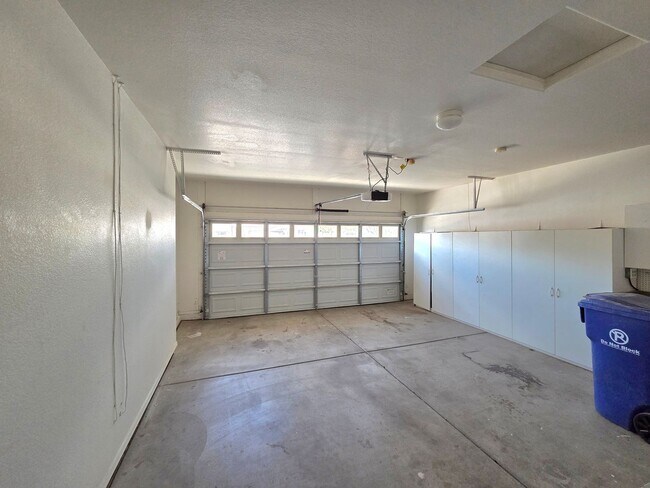 Building Photo - 609 W Rio Vista Ln