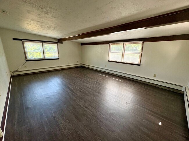 Building Photo - 3630 Colebrook Rd