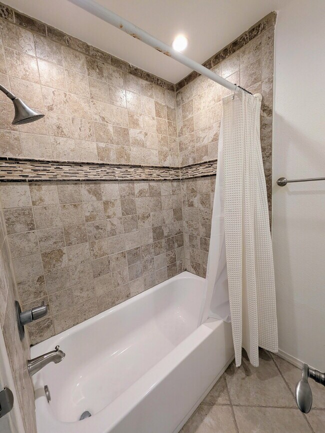 Building Photo - MOVE-IN READY – 1 BEDROOM CONDO IN GATED TUSTIN COMMUNITY (UNIT 70)