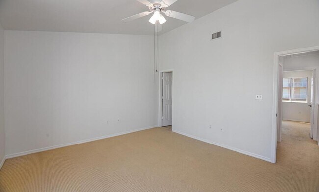 Building Photo - 1004 Ocean Park Ln