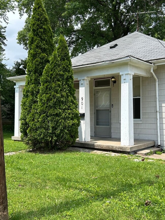 Primary Photo - 901 W Harrison St