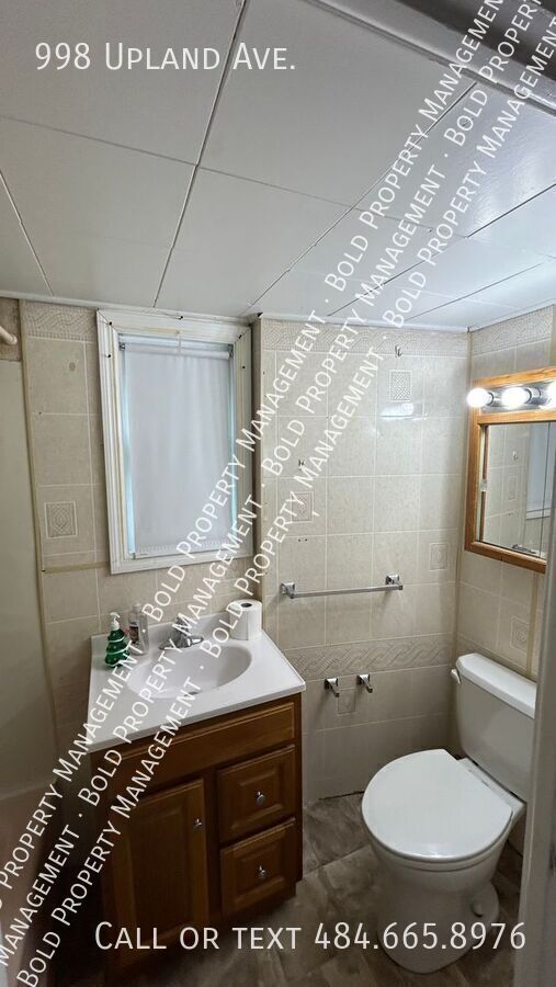 Building Photo - 998 Upland Ave