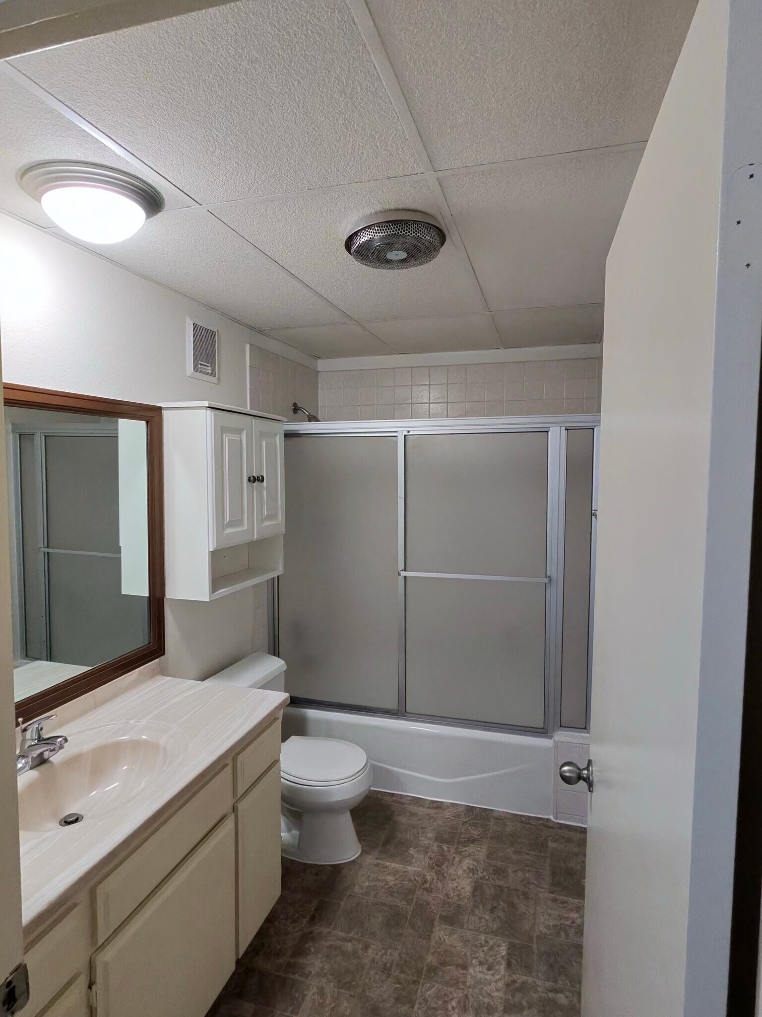 Building Photo - 121 S Swall Dr