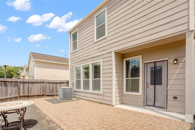 Building Photo - 10046 Hillside Bayou Dr