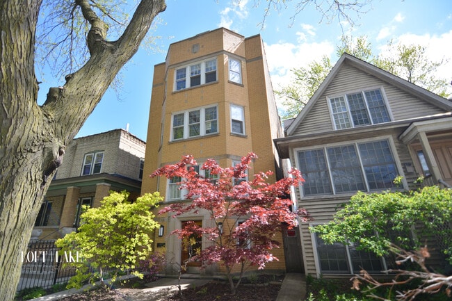 Primary Photo - 1707 W Winona St