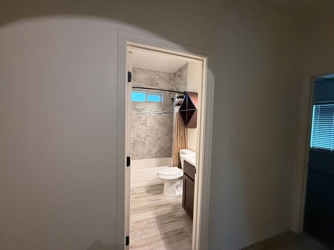 Building Photo - Spool home corner lot in the Foothills