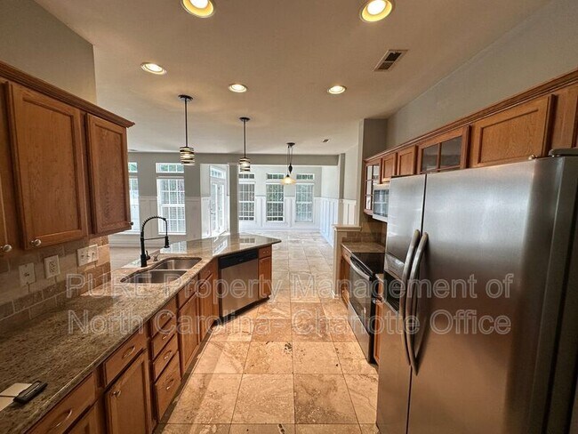 Primary Photo - 6033 Queens Walk Ct