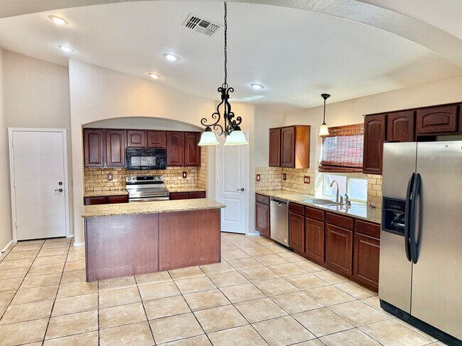 Building Photo - Amazing 4-Bedroom Home W/ POOL Service