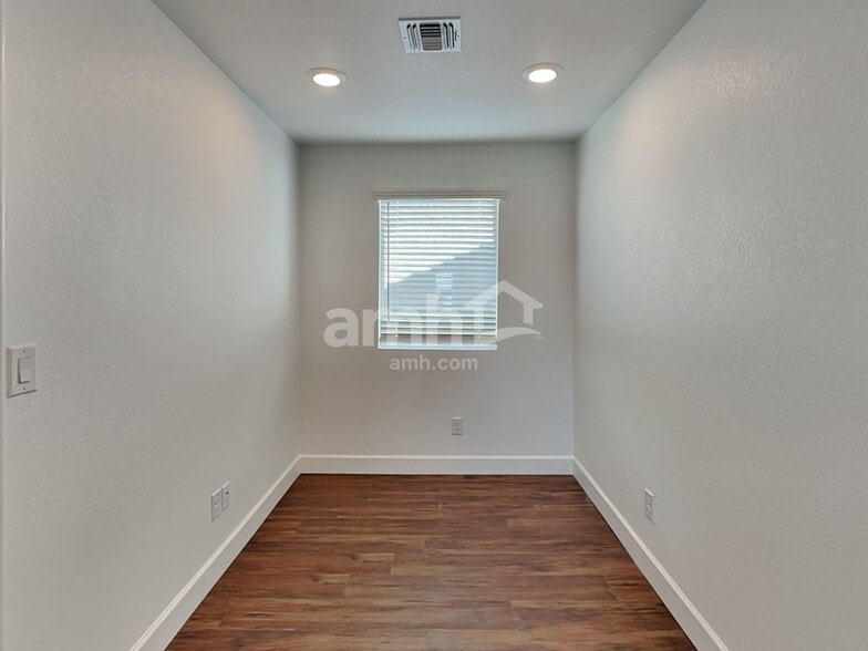 Building Photo - 8815 N 171st Dr