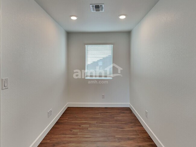 Building Photo - 8815 N 171st Dr