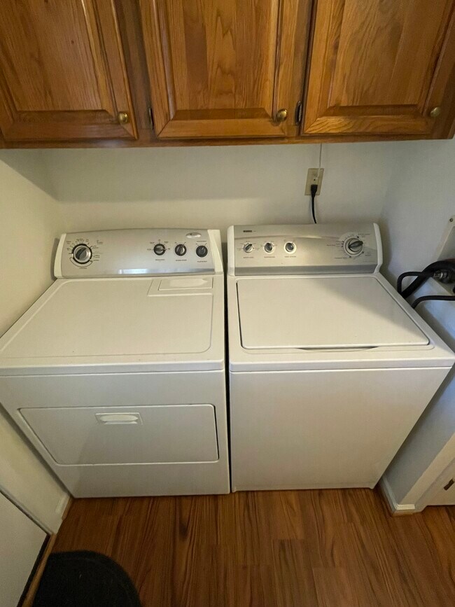 Building Photo - 2039 Vista Rd