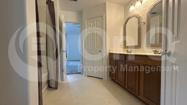 Building Photo - 905 Cedar Creek Dr