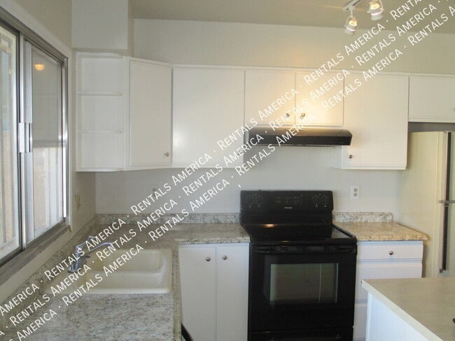 Building Photo - 2645 W Highland Ave
