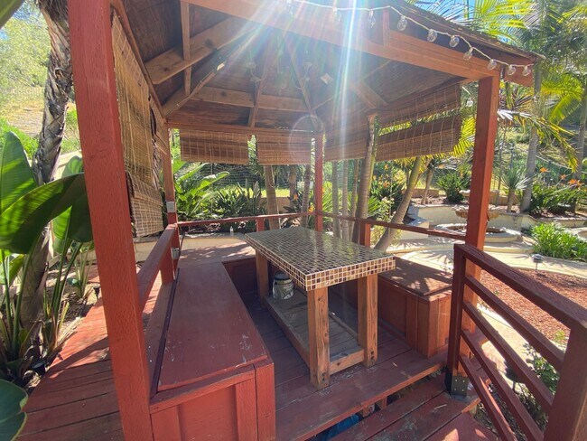 Building Photo - 2 story 4 Bedroom Home located in Amber Woods Community