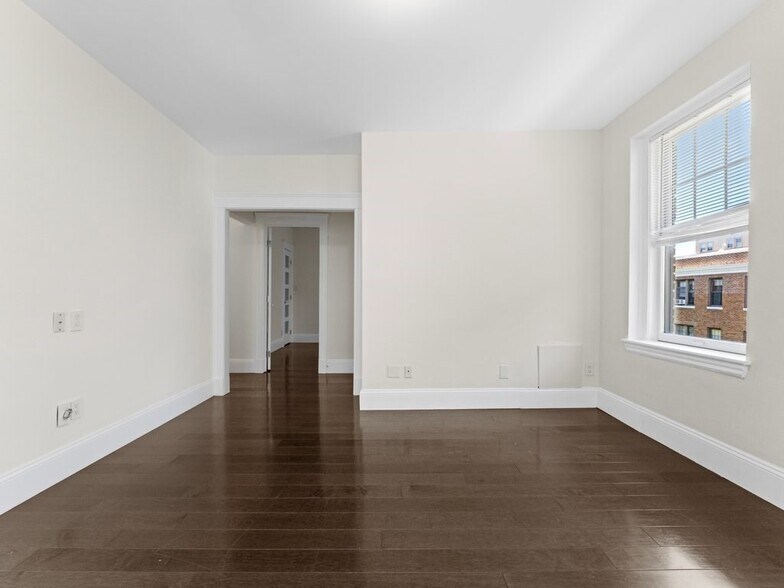Building Photo - 62 Queensberry St