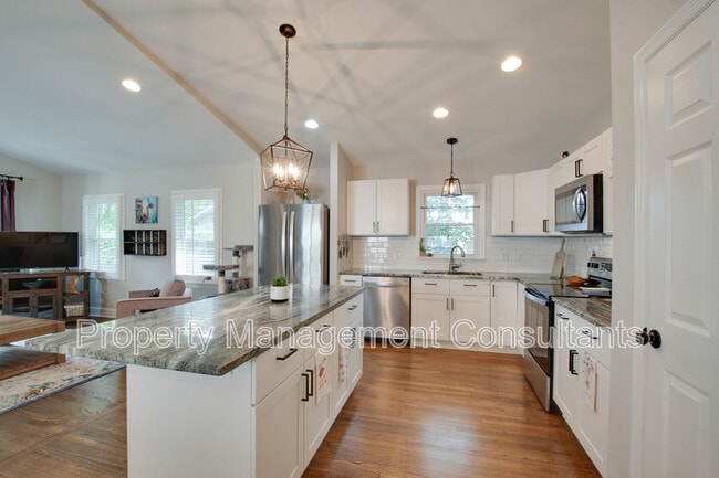 Building Photo - 805 Rison Ave NE