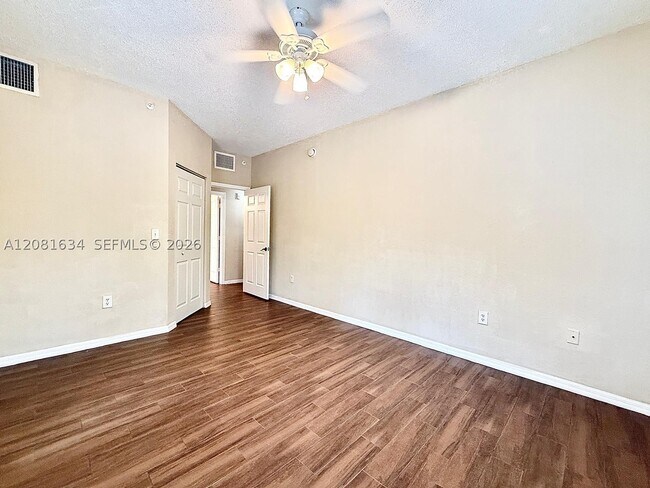 Building Photo - 3023 Alcazar Pl