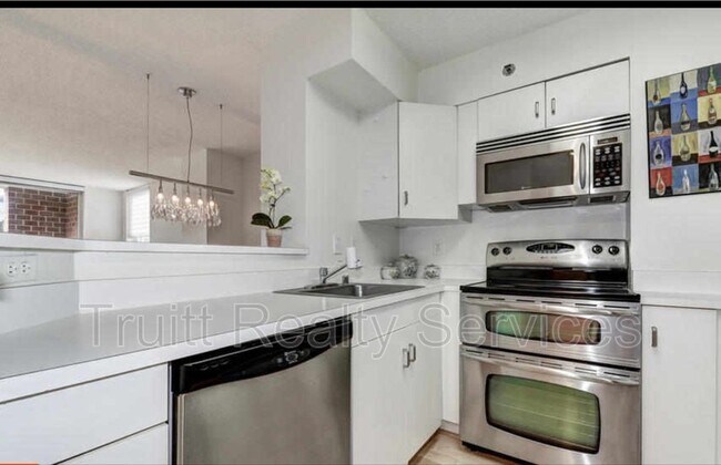 Building Photo - 1230 23rd St NW