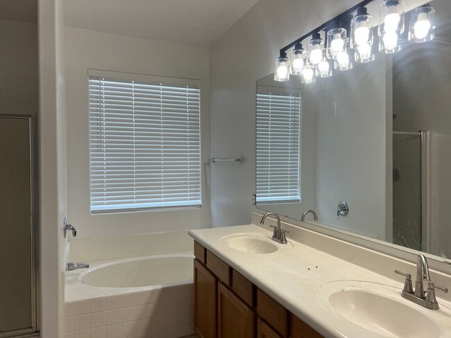 Building Photo - 4 Bedroom Gilbert Home For Rent