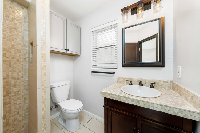 Bathroom with new fixtures - 2852 Redwood St