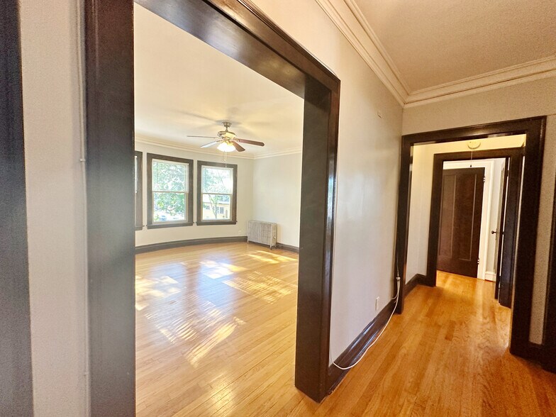 Building Photo - 4859 N Kenneth Ave