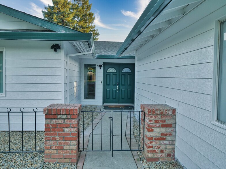 Building Photo - 2537 Warrego Way